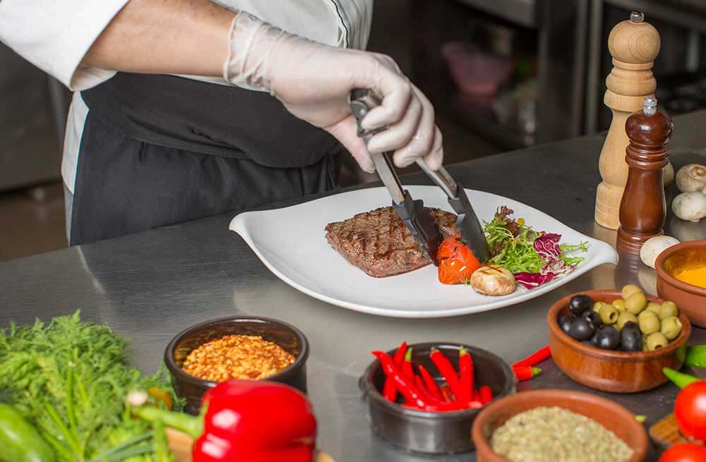 Tidsbegränsade smaker på grillen på steakhouse